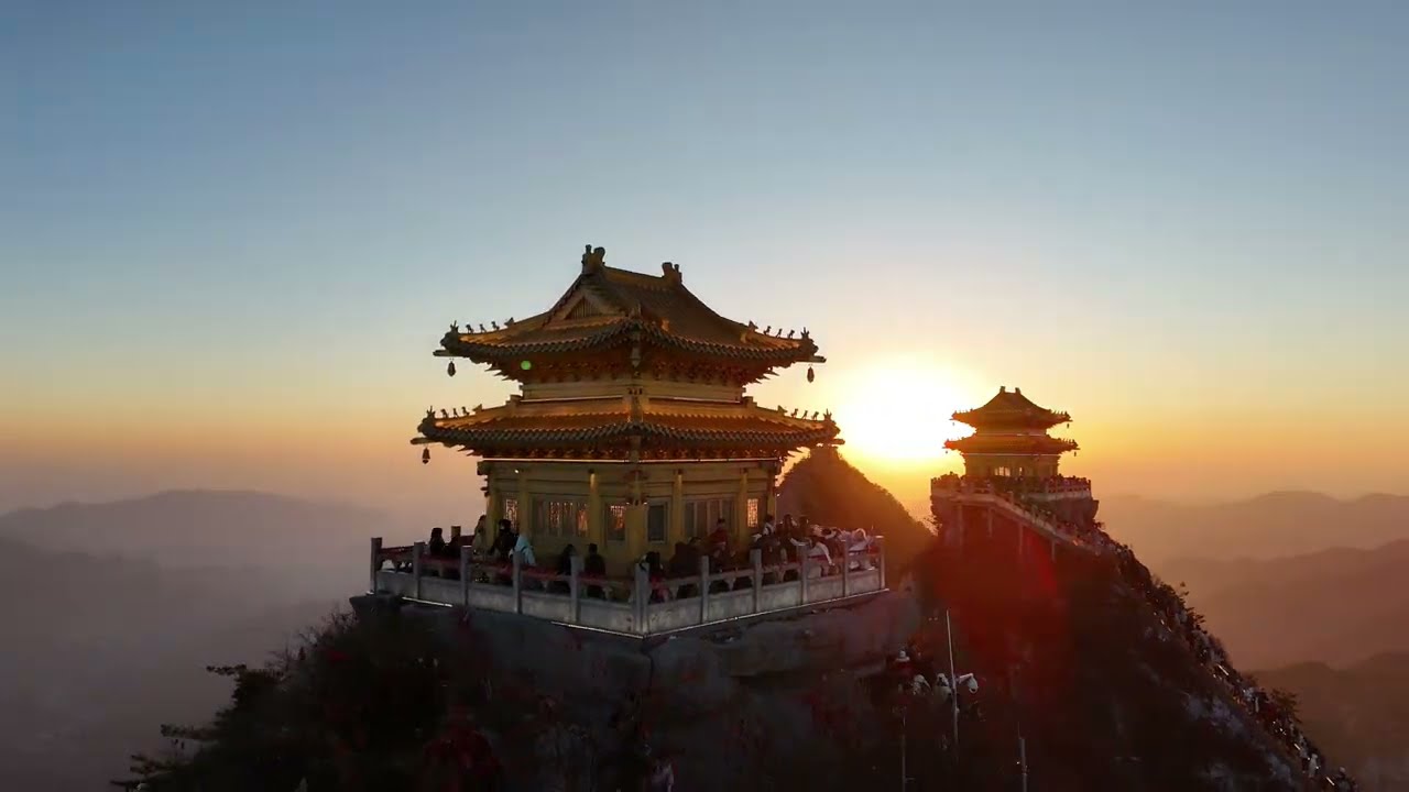 天气很好，航拍中国洛阳老君山！
