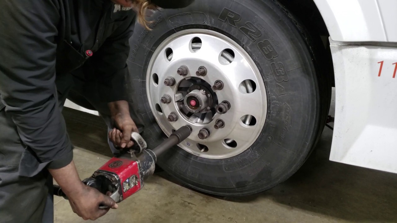 How to change the steer tire on a commercial semi truck part 1