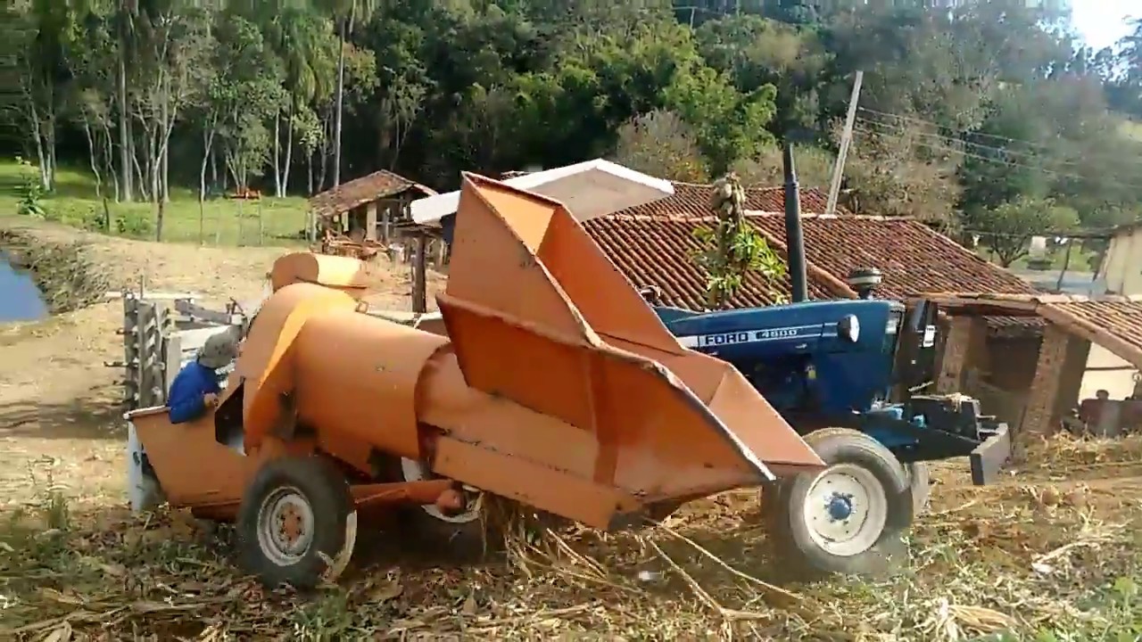 Ford 4600 colhendo milho