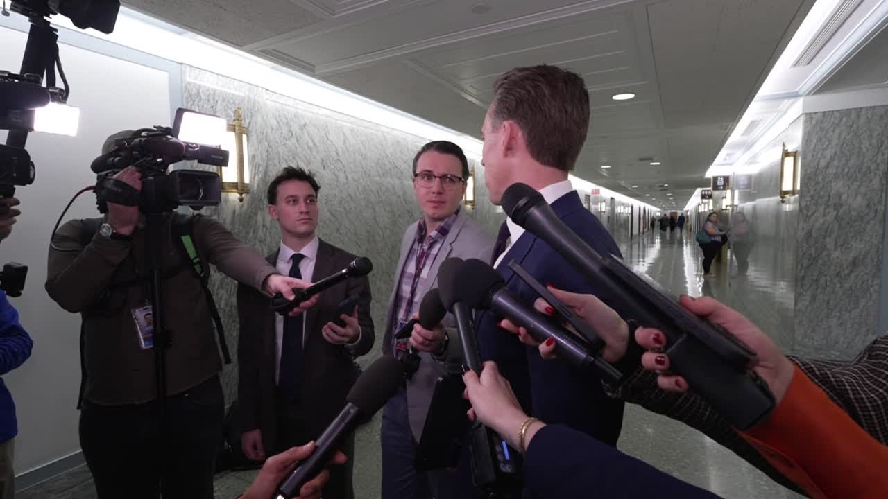 Josh Hawley: I'm not gonna help Dems abolish ICE