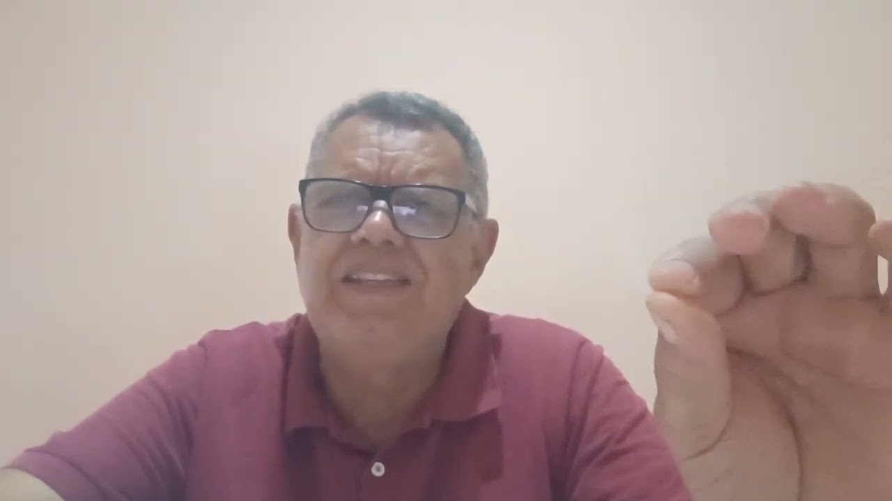 QUEM insiste em julgar os outros.senpre tem alguma coisa pra esconder.