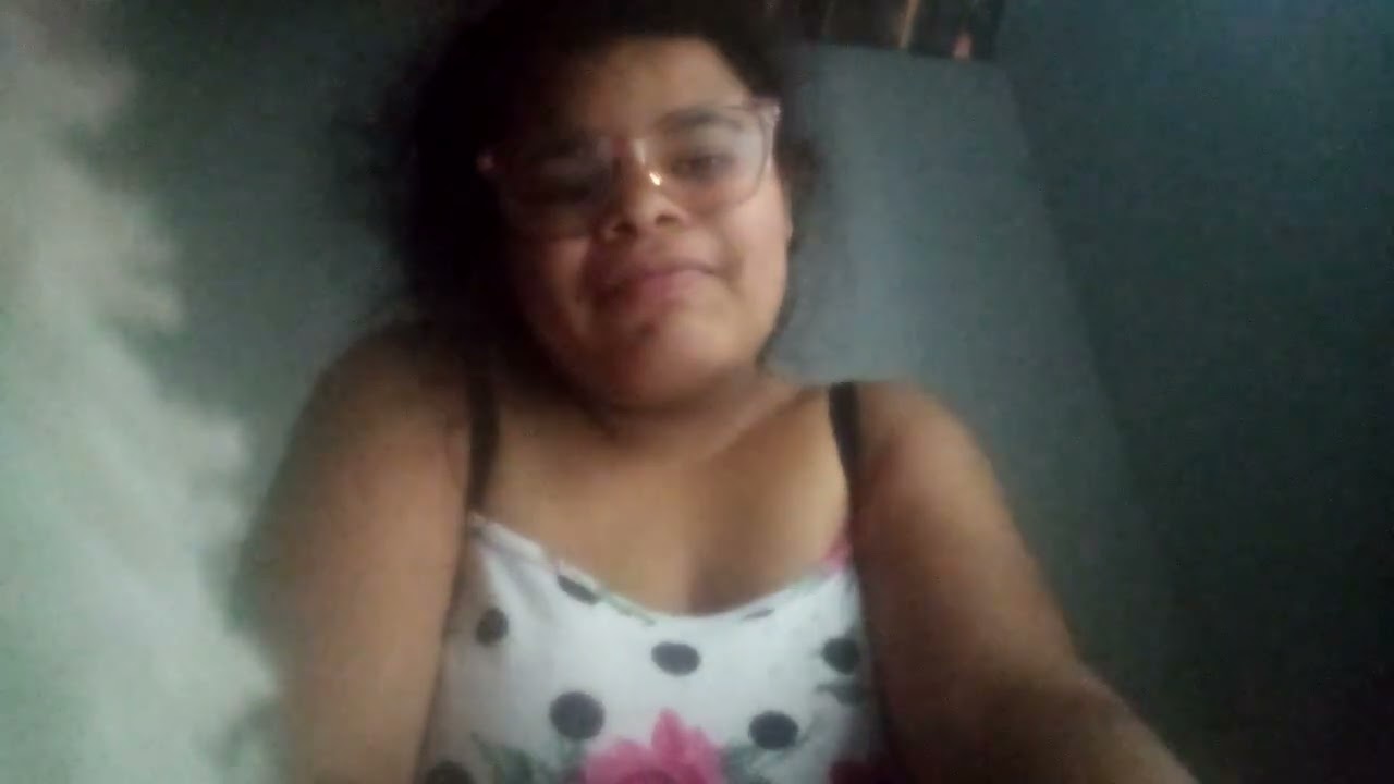 Um feliz ano novo eu tô um pouco estranha hoje estou ficando um pouco quieta