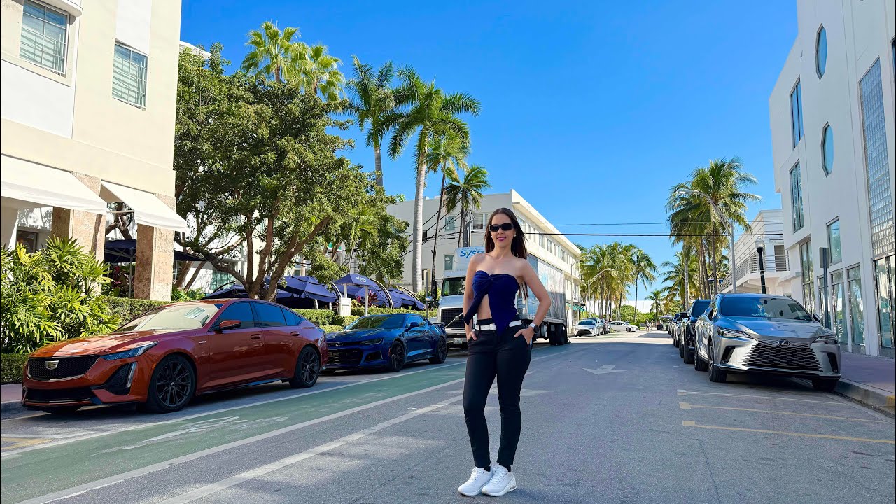 Carros y vida nocturna en Miami