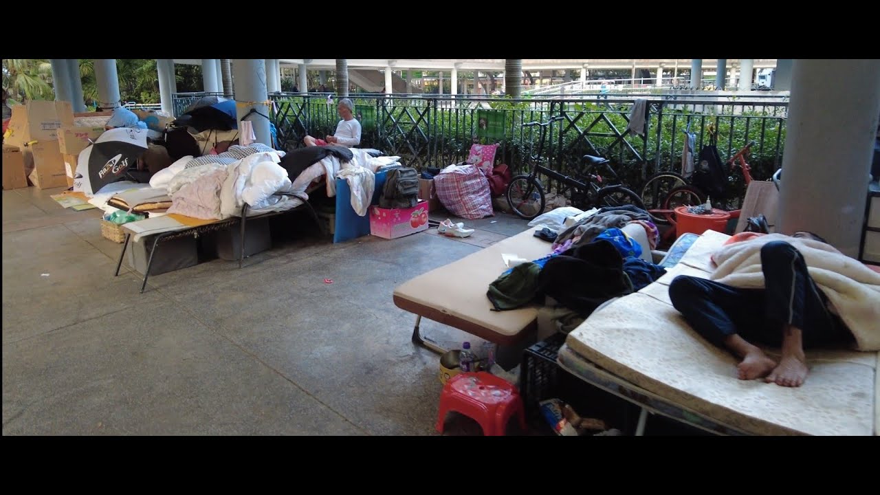 通州街公園(Tung Chau Street Park)!! 一邊係快樂既居民!! 另一邊卻係身處地獄的流浪者!! [4K60F] 07/12/2020