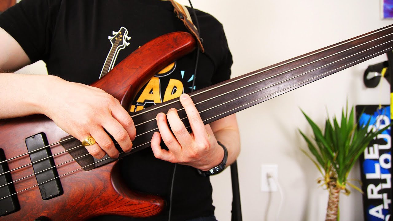Tapping on FRETLESS Bass Sounds UNREAL