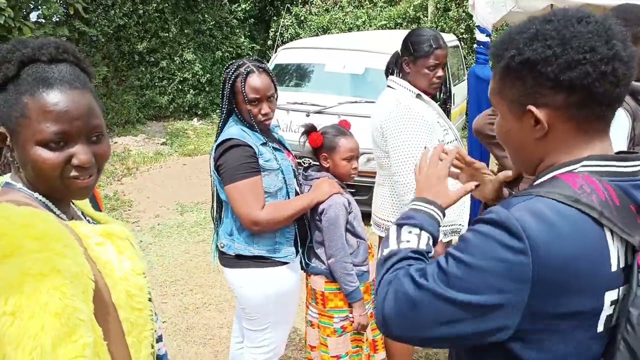 HOW DEAF PEOPLE WORKS THEY SHARE STORIES LIKE US 😭😭😭SHOW THE LOVE