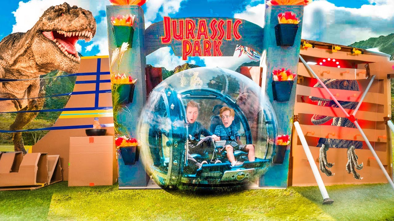 ESCAPE Box FORT Jurassic World! Real Life Dinosaurs
