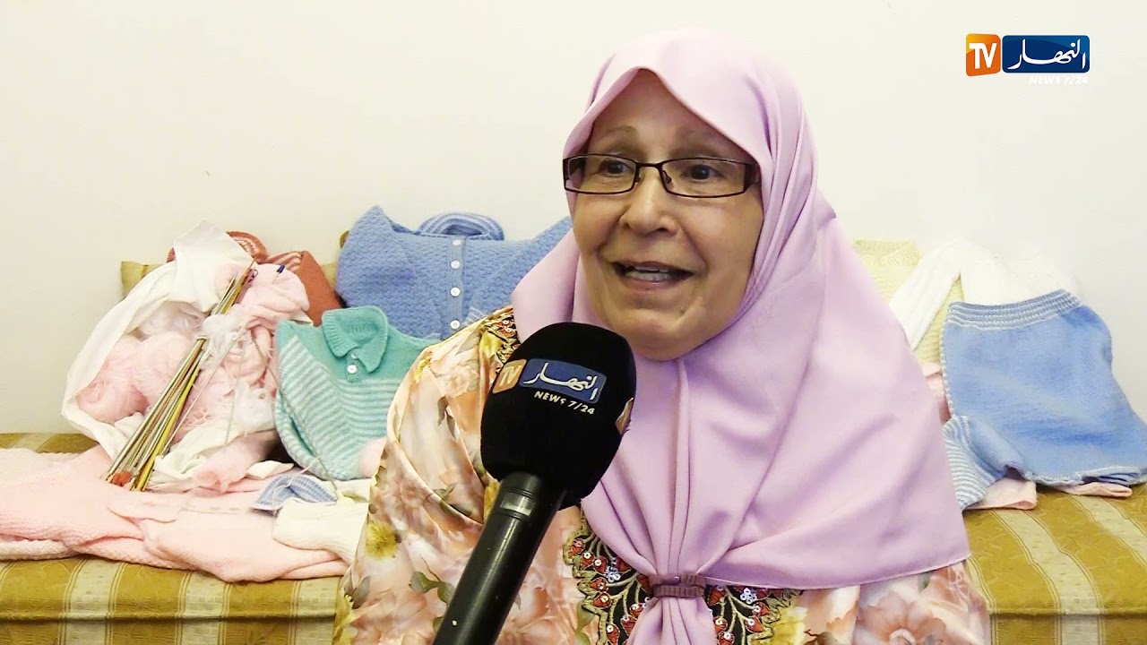 الحاجة فاطمة..  قصة سبعينية مع حياكة الصوف باليد