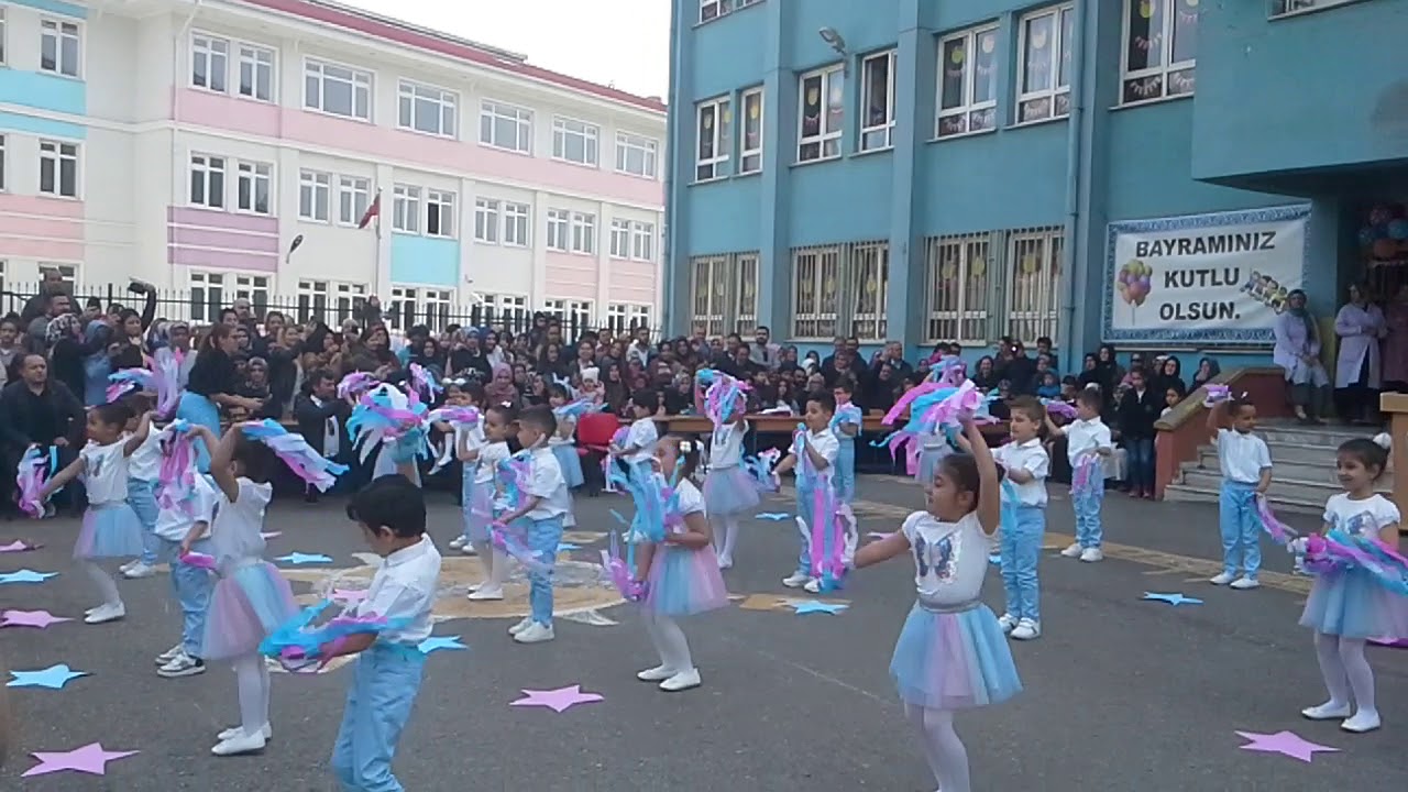 Rengarenk şarkısı 23 nisan gösterisi