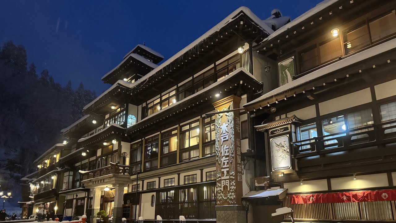 雪景色の銀山温泉
