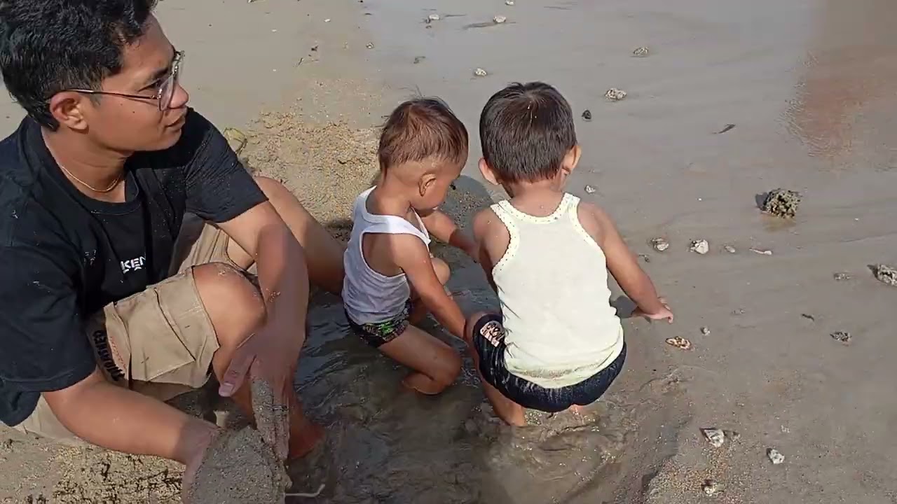 Pagi pagi dah dipantai aja,😅