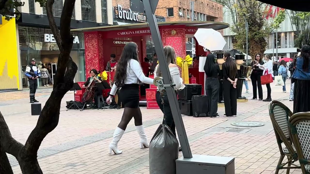 BOGOTÁ PARECE EUROPA 🍷 La Zona donde están las mujeres más bellas y las marcas más caras 🇨🇴 