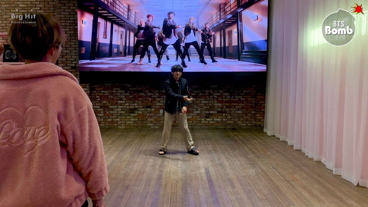 [BANGTAN BOMB] V dances &lsquo;MIC Drop&rsquo; @ BTS POP-UP : HOUSE OF BTS - BTS (방탄소년단)