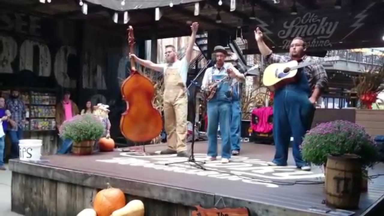 Hilarious Rooster Song + Gospel Bluegrass | Po' Ramblin' Boys Live Performance In Gatlinburg, TN