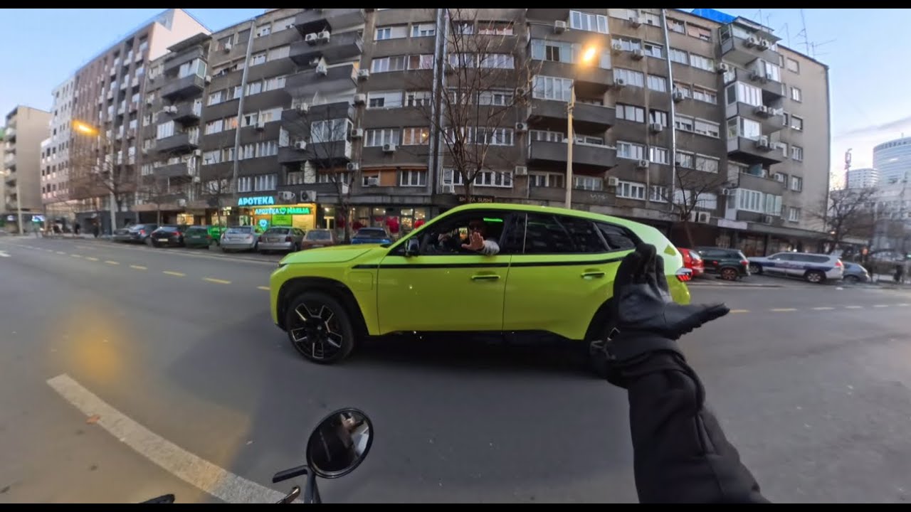 Zamalo sudar! 💀Kada novogodišnja gužva unese bes u saobraćaj