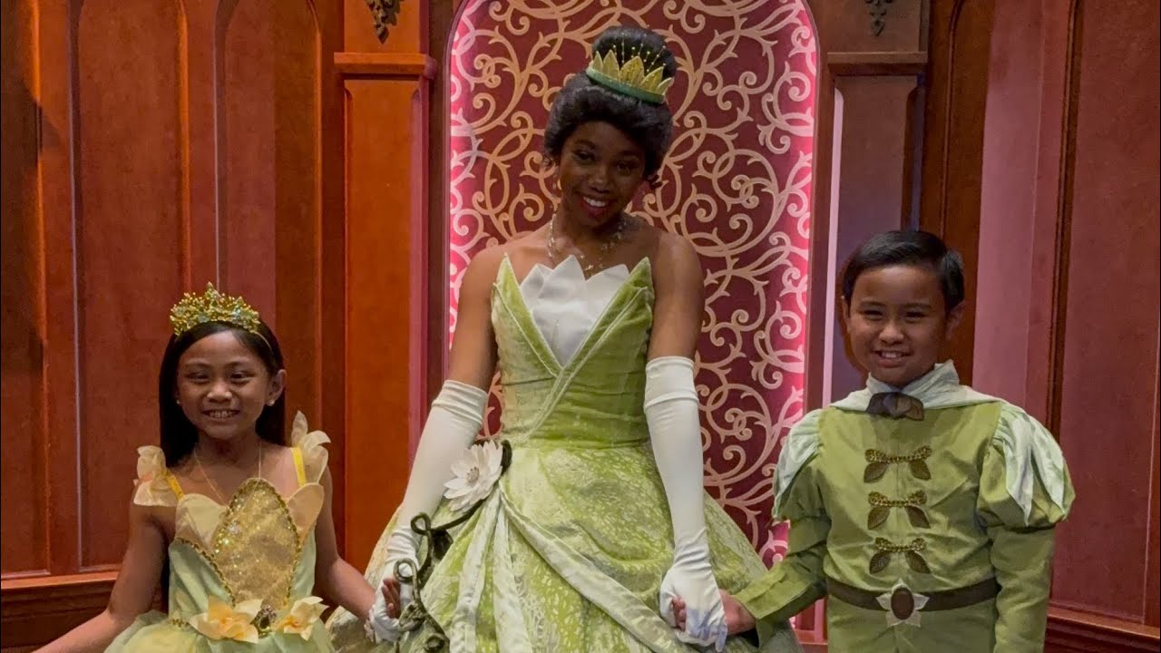 Meet Princess Tiana for the first time! #disneyprincess #disneyland  #DisneylandDays