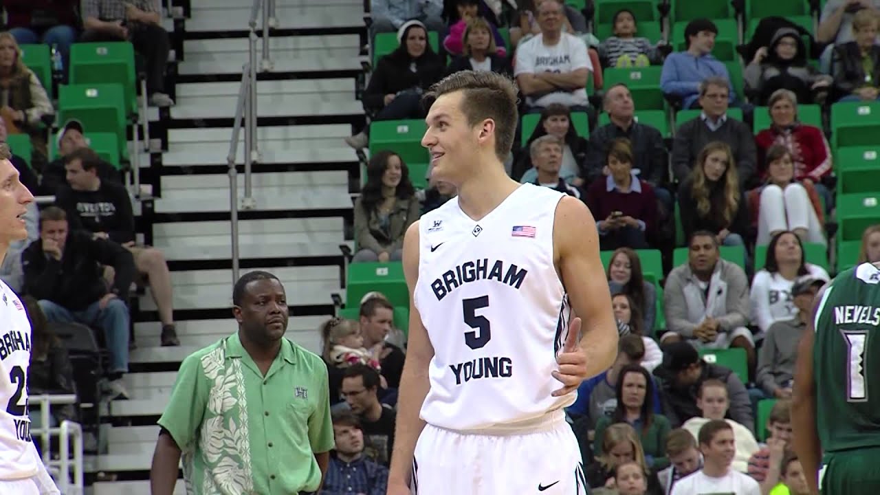 Kyle Collinsworth breaks NCAA record just months after ACL injury