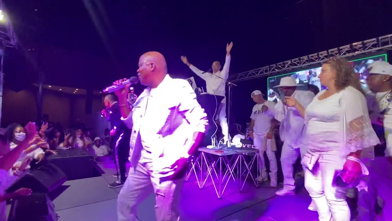 TK Soul — вечеринка в честь дня рождения DJ Trucker в белых тонах
