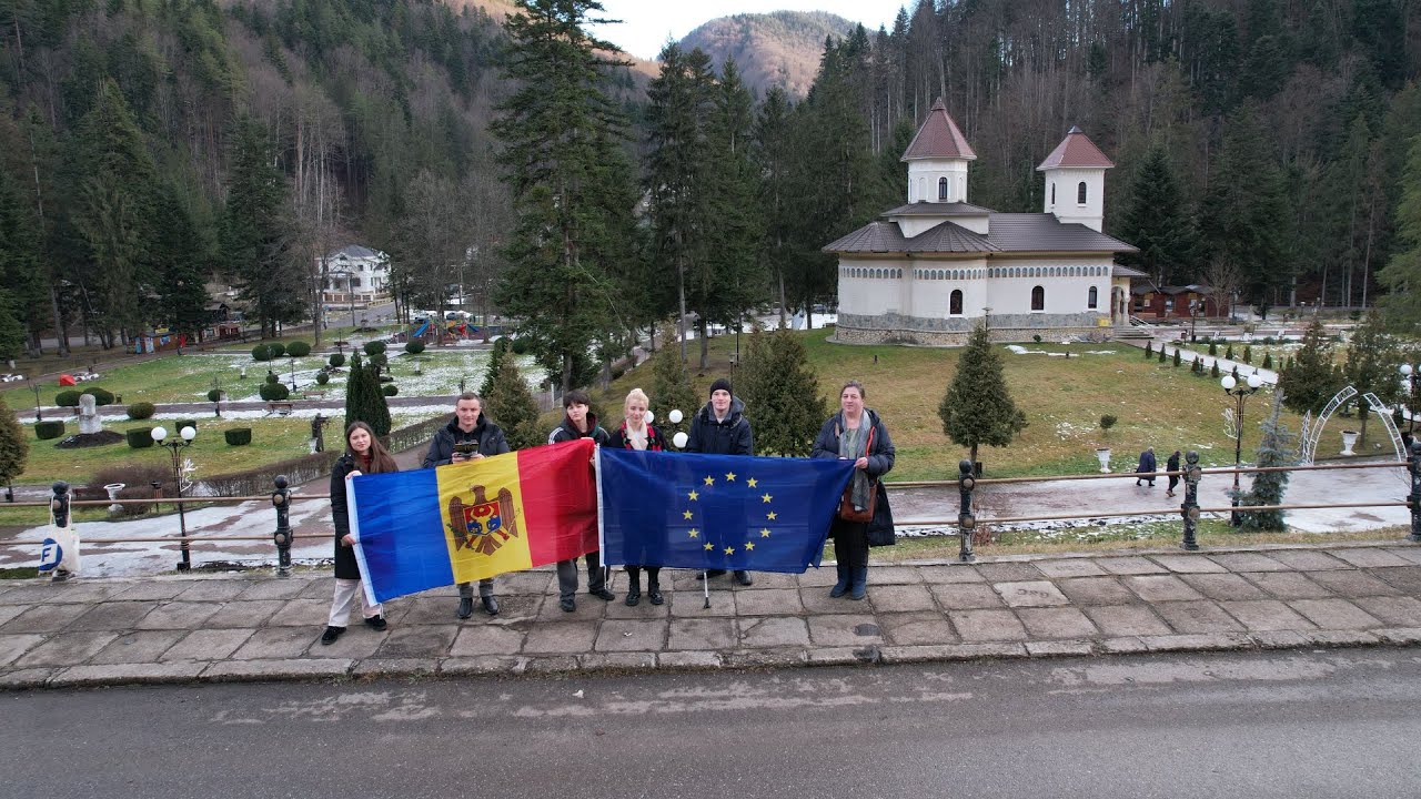 Team building: „Rezina în Obiectiv” a ajuns pe culmile munților Nemira