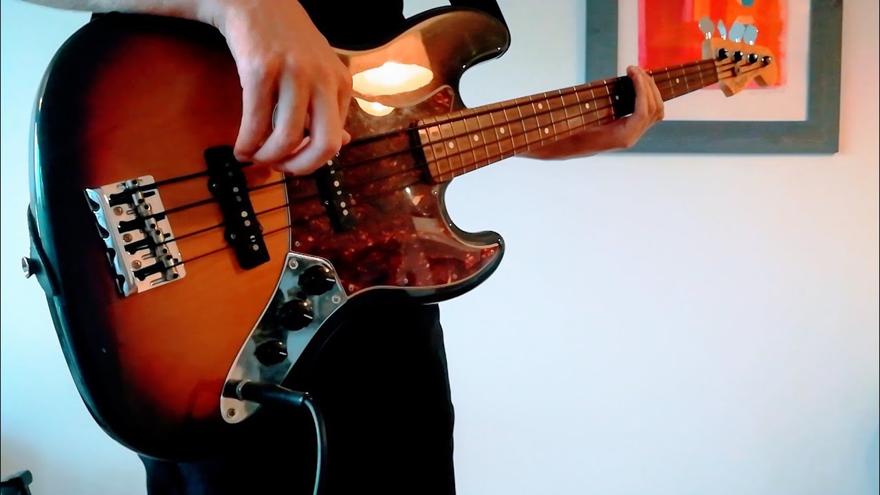 Tapewound vs Roundwound strings on Fender Jazz Bass