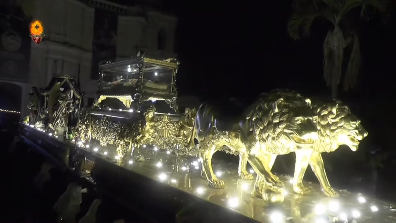 ENTRADA  SEÑOR SEPULTADO DE SANTO DOMINGO Procesiòn de Viernes Santo 2025 CRISTO DEL AMOR