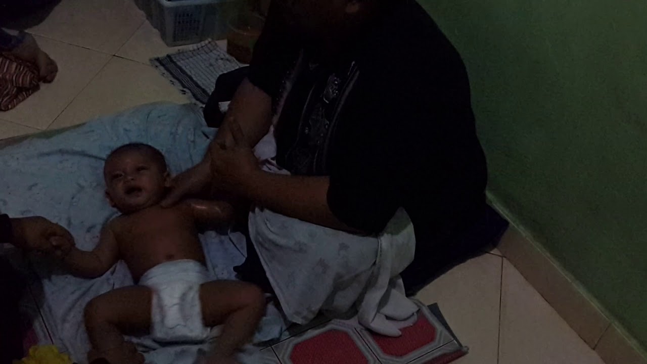 Urut tadisional khusus bayi.H GAPONG PD LABU