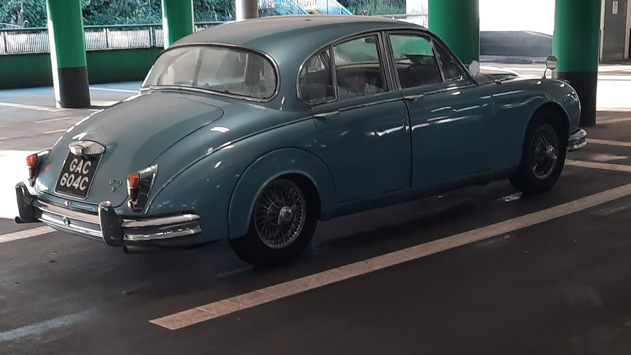 Day out Braehead in Daimler v8 250 