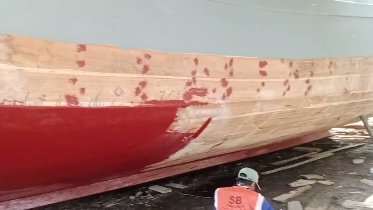 PROSES PENGECETAN DASAR Bawah kapal pursin oboran