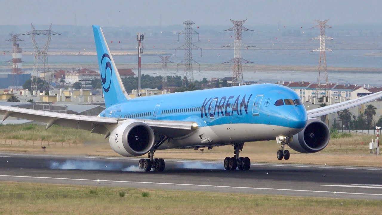 Korean Air NEW LIVERY B787-9 Landing at Lisbon Airport