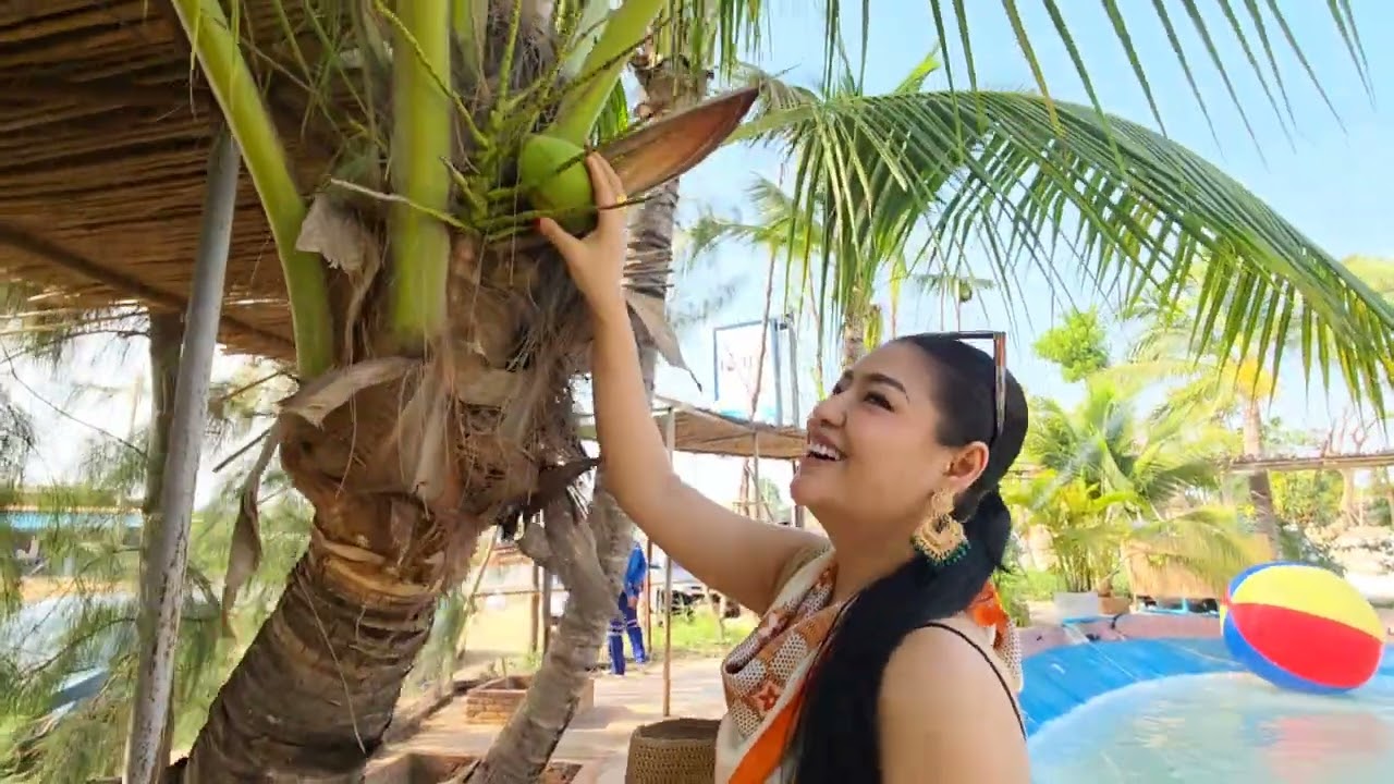 ထိုင်းနိုင်ငံ (KANCHANABURl )မြို့မှာ  မိန်းမ နဲ့ အတူနေ့လည်စာ စားဖြစ်တာလေးပါ ခင်ဗျား😍