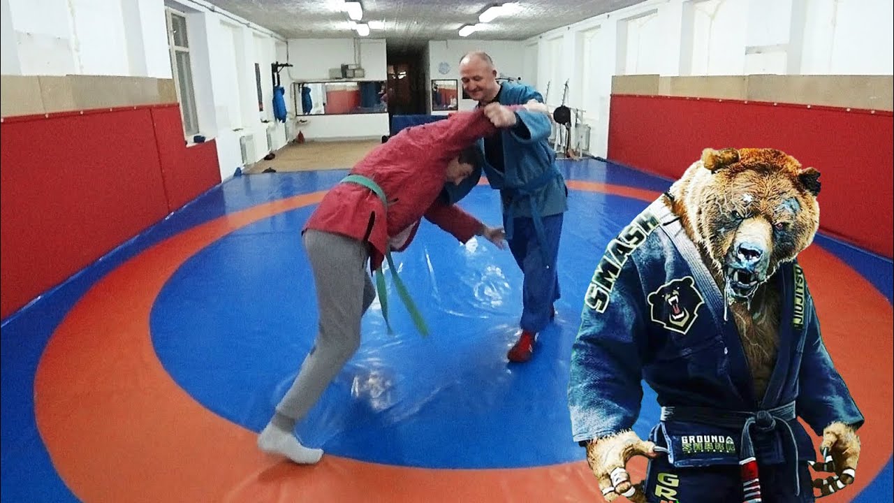 Тренировка в спортивном клубе единоборств. 0+