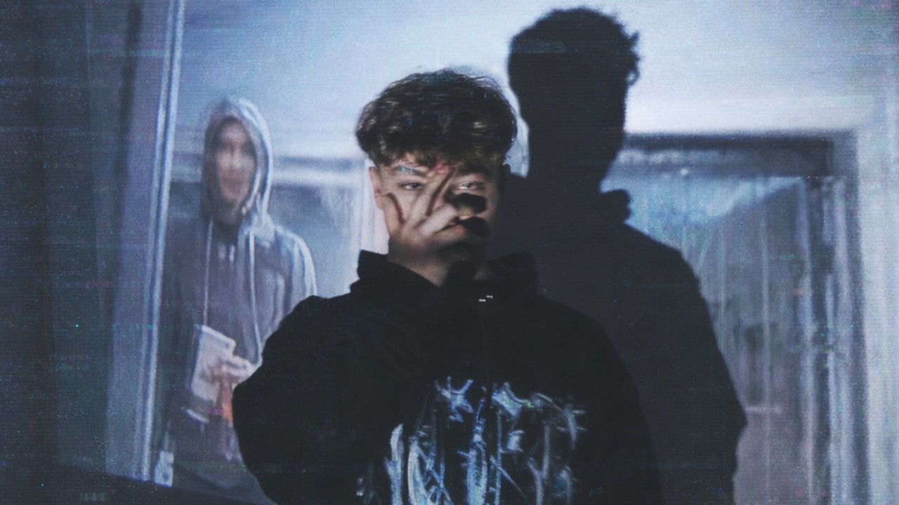 Yung Shattered - on the run (prod. by tiresss)
