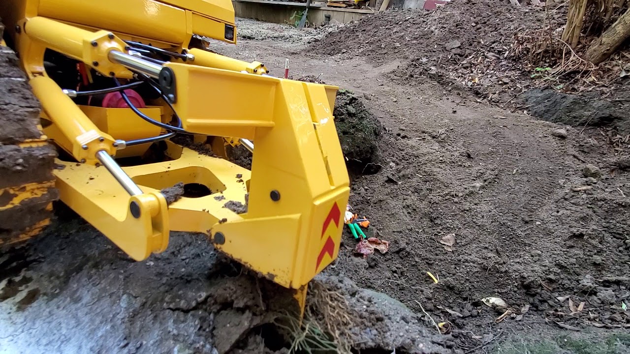 DXR2 RC4WD Dozer Ripping Action