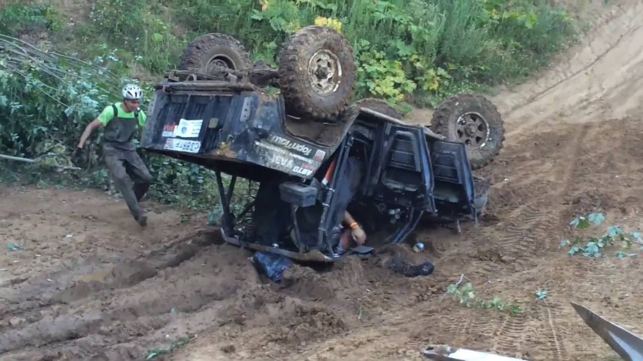 Viral Video UK: Hill climbing jeep takes a tumble