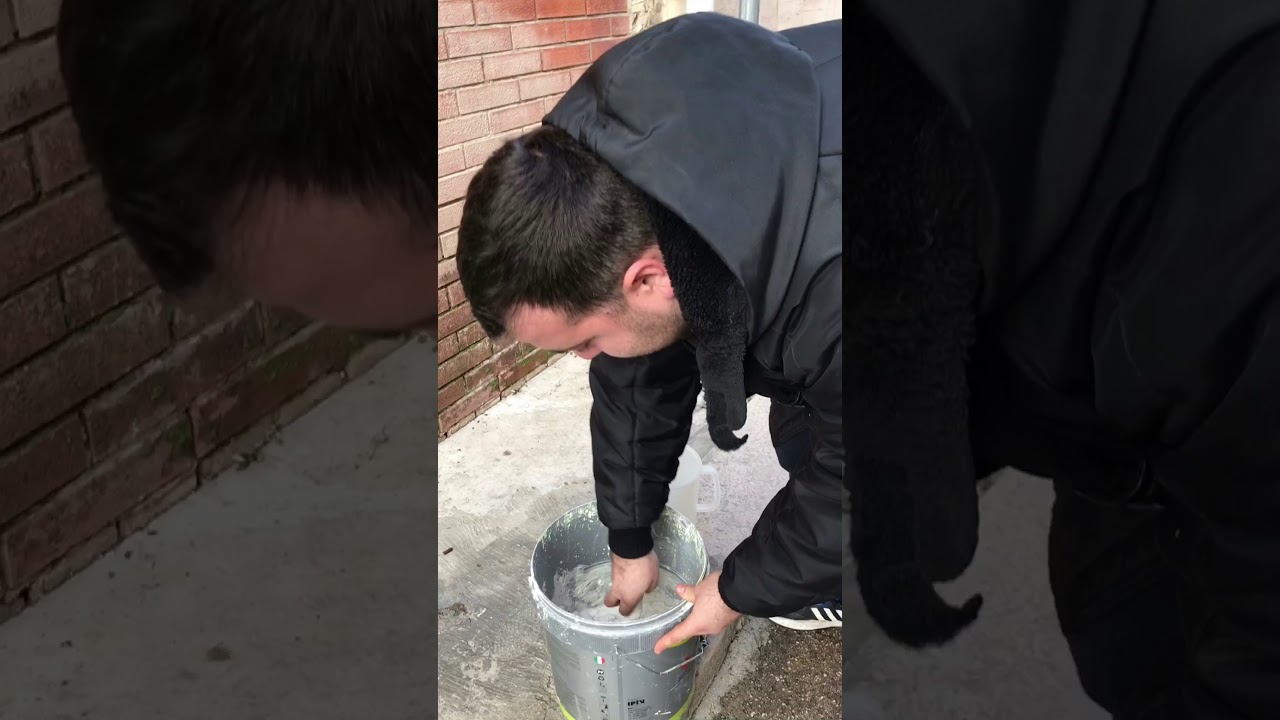 Cittadino protesta per le tante buche presenti nel suo paese (Orta Nova)FG !!!