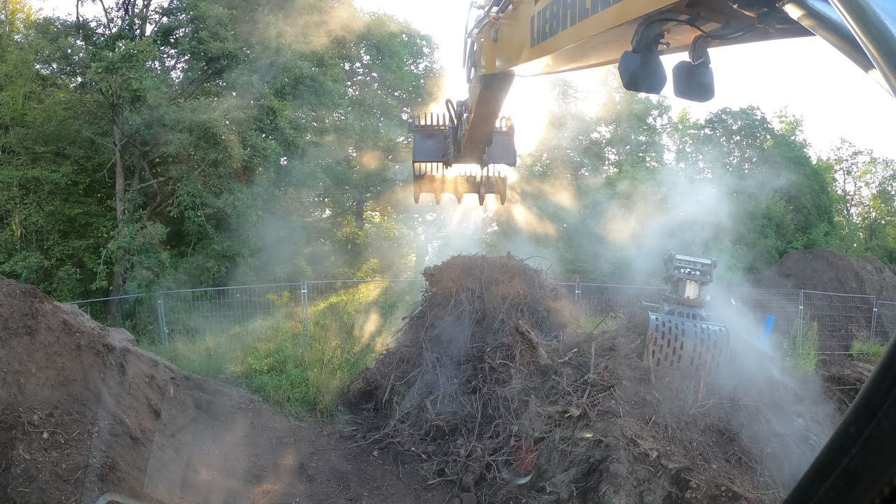 Bagger Liebherr / Aushub , Oberboden und Wurzel laden / Baufeld und Baugrube verfüllen / GoPro