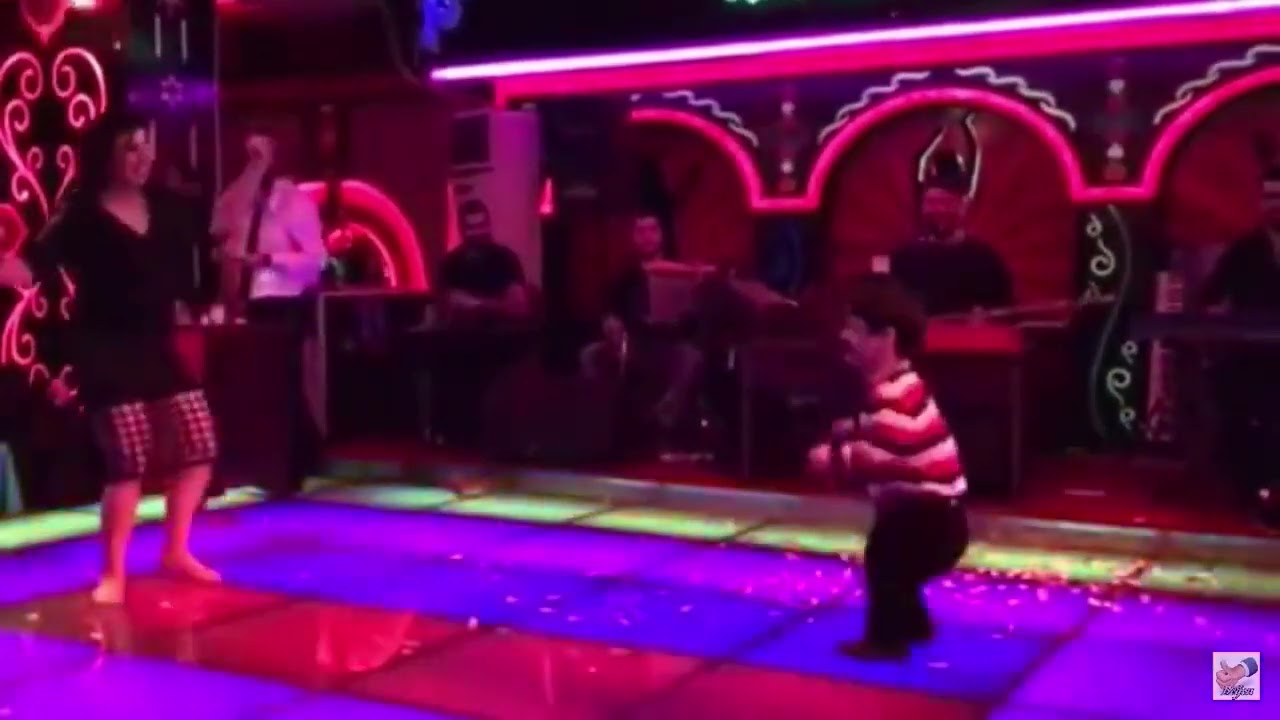 Zıplayarak topladığı altınları pavyonda yiyen mario kardeş...