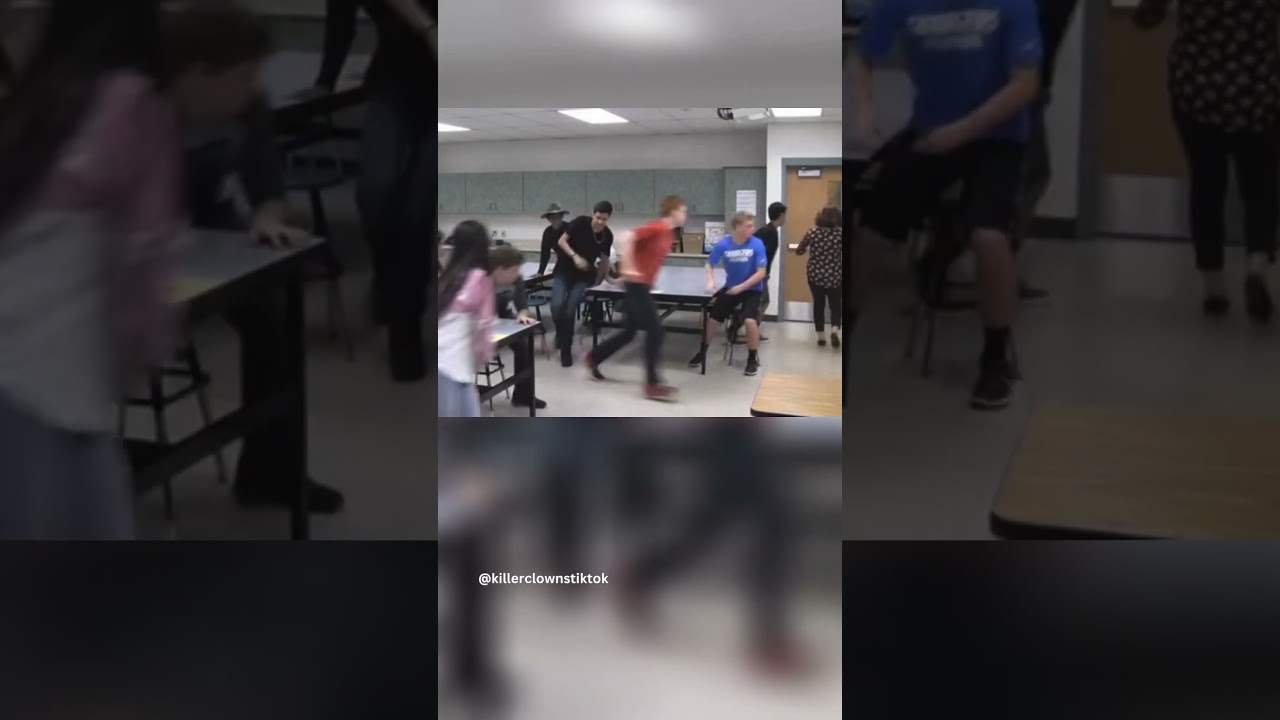 Клоуны вторгаются в среднюю школу 😳