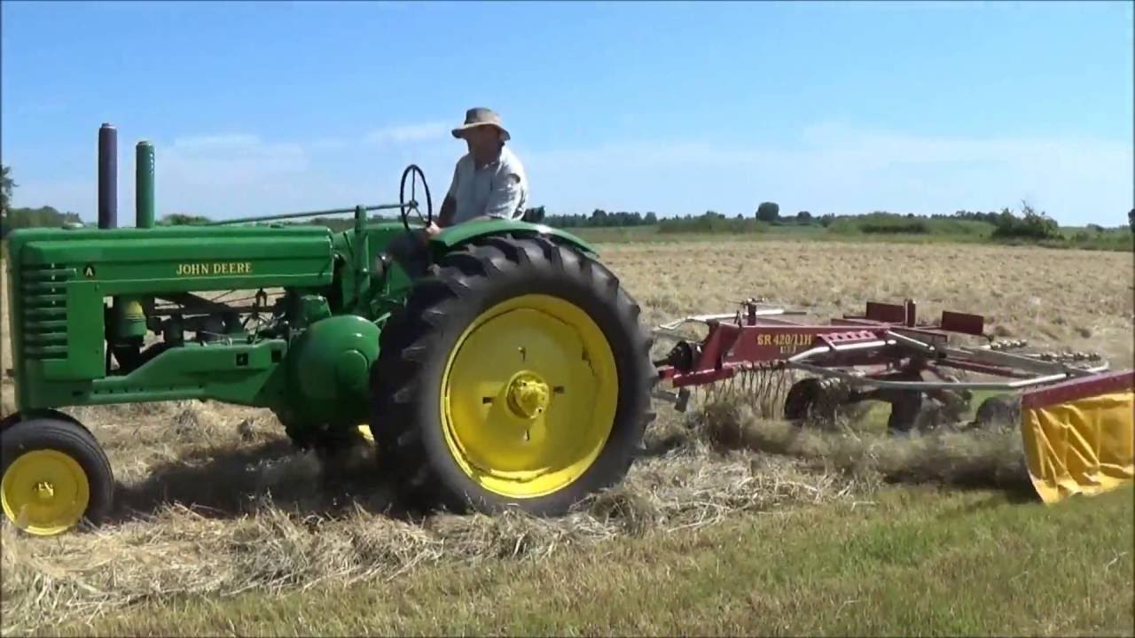 John Deere A With H&S SR420/11H Rotary Rake | Raking Straw