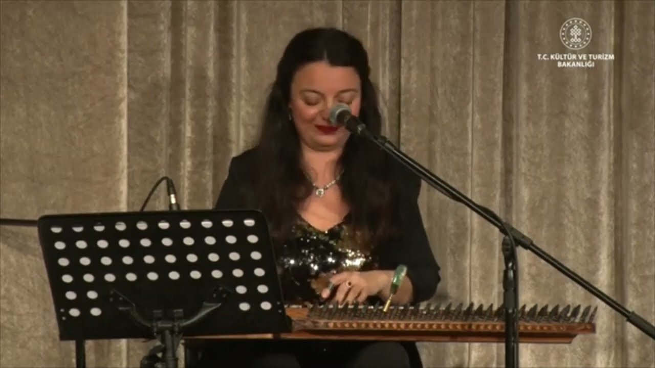 Mavi gök mavi deniz hep sevginle gezeriz...