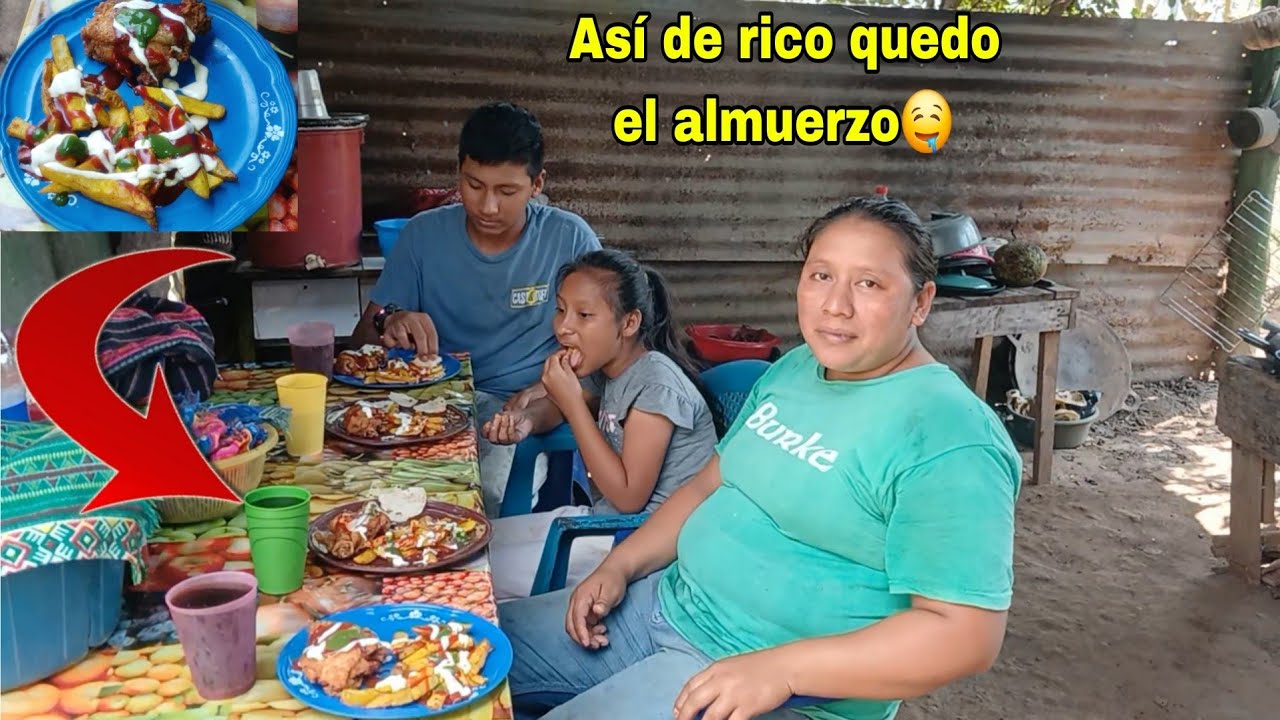 Disfrutando un delicioso almuerzo pollo frito con papas fritas😋así quedo servido el almuerzo😋