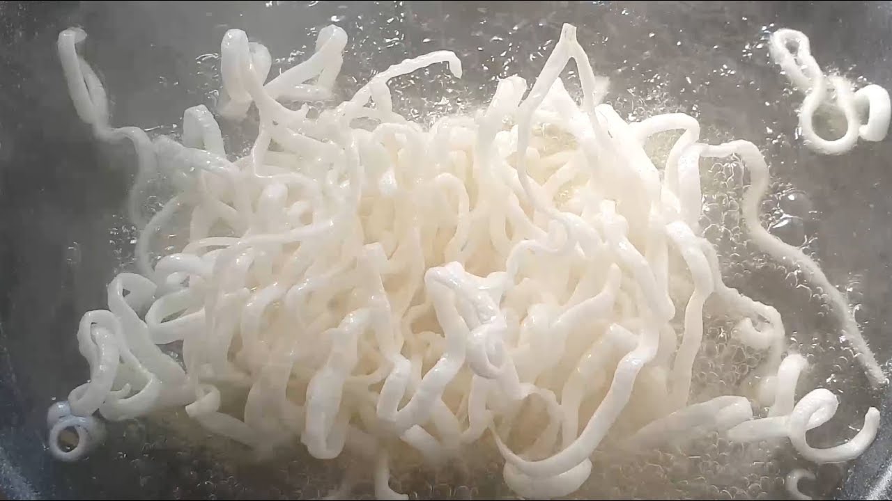 Rice noodle deep fried / Boom snack / 1 minute cooking / Delicious snack
