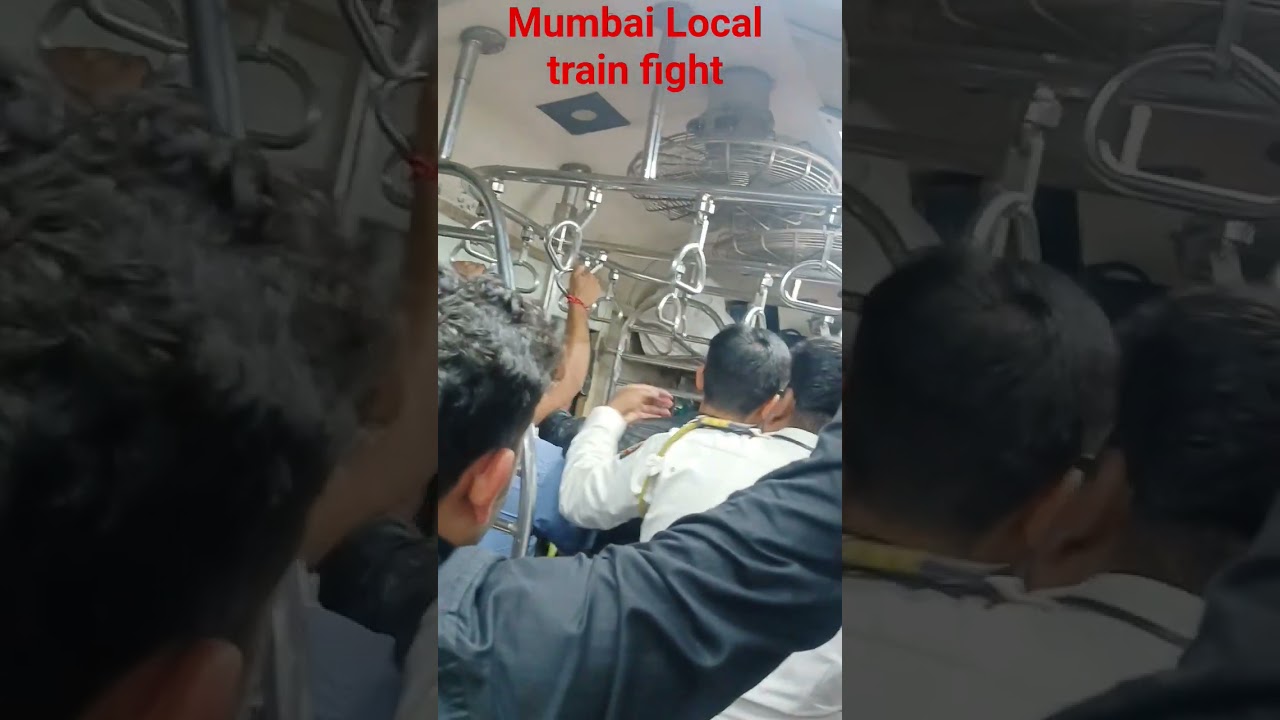 Mumbai Local Train fight 🤬😡wait for End #ytshorts #train #mumbai #viral #travel