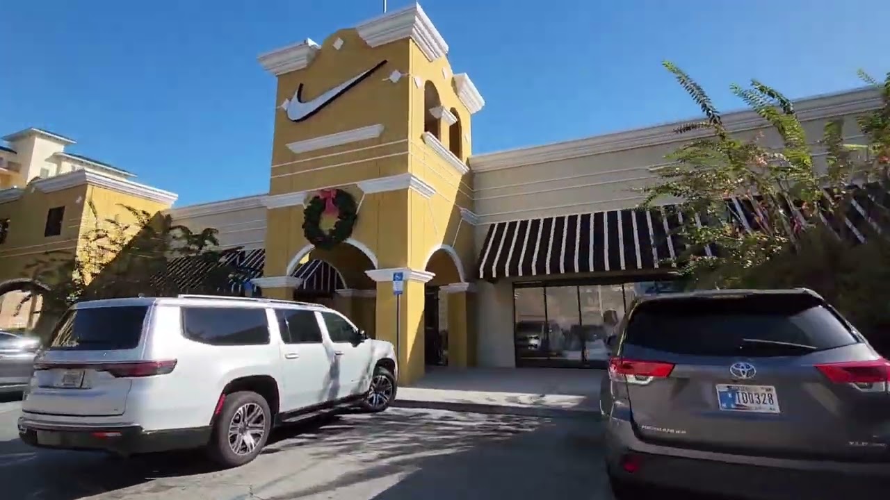 Christmas Shopping 🛍 at the Lake Buena Vista Factory Stores 