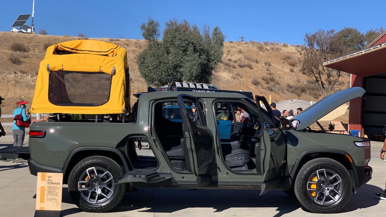 Rivian R1T Part 1/2 - Detailed walk around incl camping tent and integrated cooker! AMAZING!