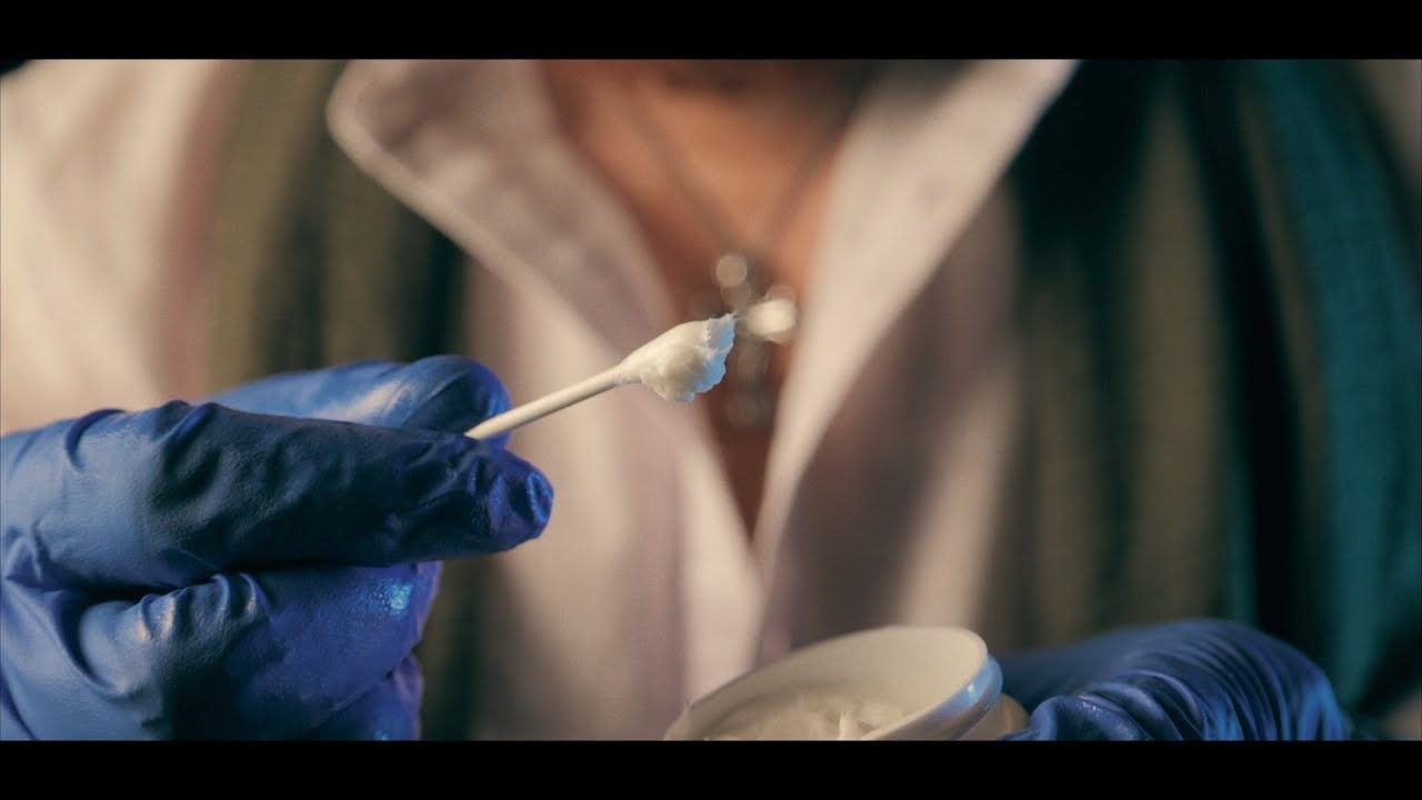 (ASMR) Unintelligible Ear Cleaning