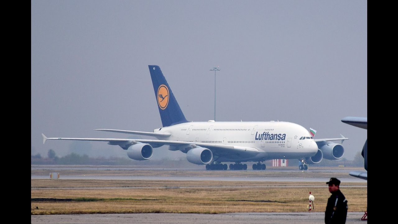 Landing of Airbus A380 and other planes in Sofia airport