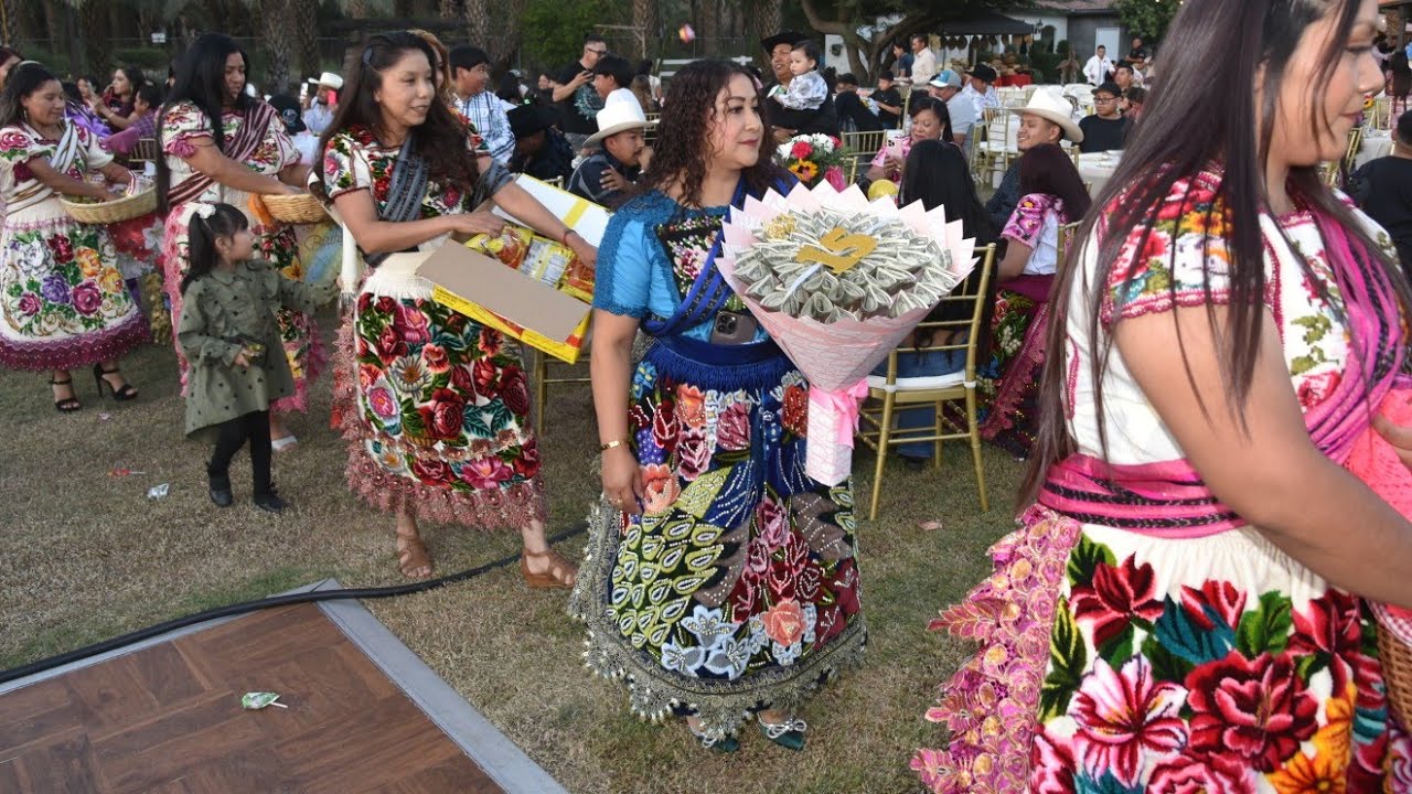 ENTRADA CON LOS PADRINOS DE HONOR; ALMA ROMUALDO Quince