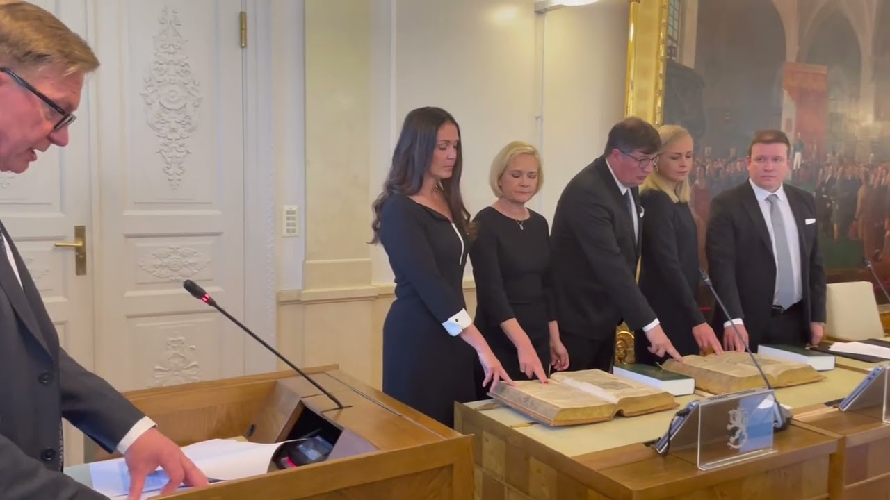 Petteri Orpon hallituksen ministerit vannovat ministerivalansa