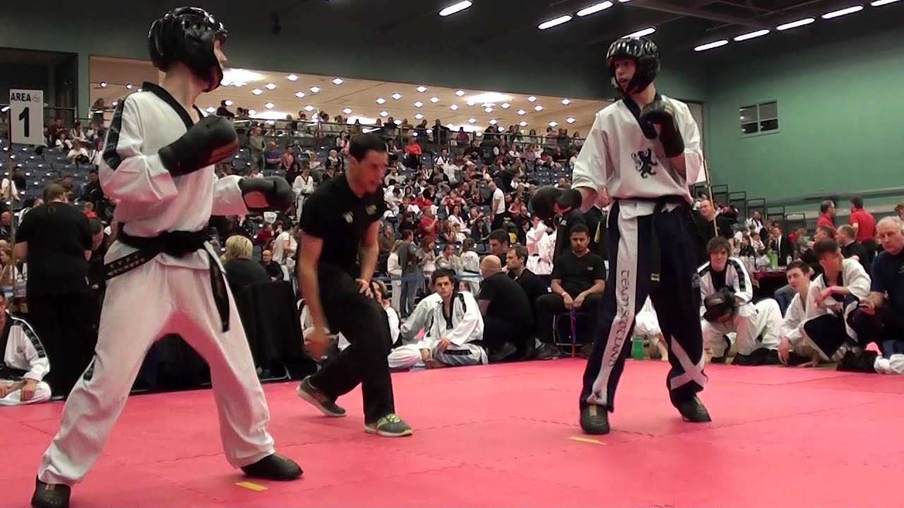 2014 TAGB British Taekwondo Championships Greg Dunlop vs Luke Metcalf